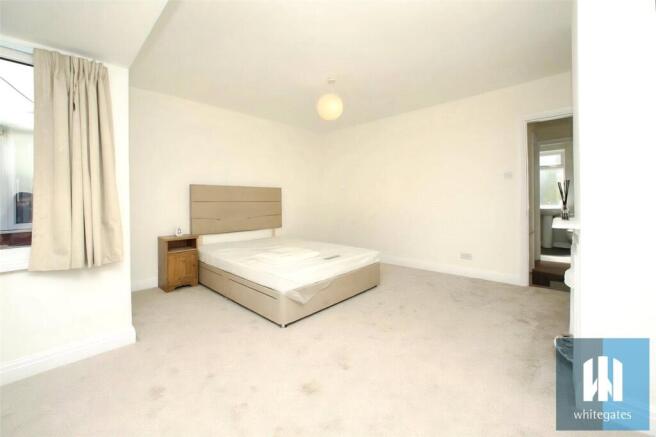 2 bed Terraced to rent Image 6