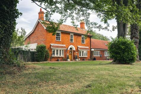 A Remarkable Detached Family Home in Yaxham