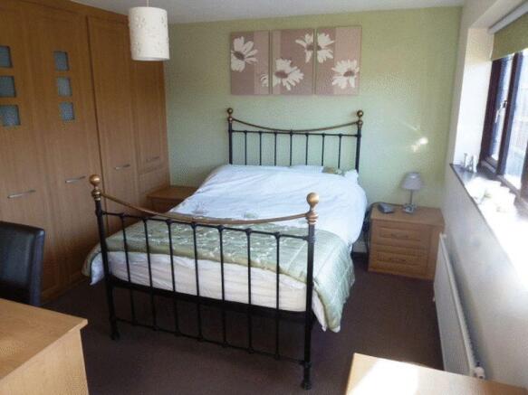 Master Bedroom (2)