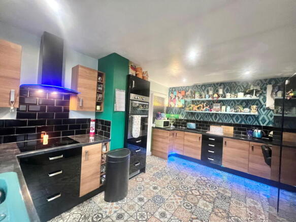 3 bed Detached Bungalow for sale Image 4