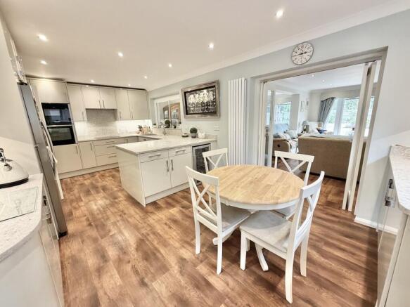 Coleford Bridge Road, Mytchett photo 4