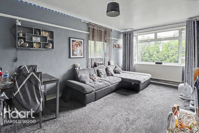 Trowbridge Road, Harold Hill photo 4