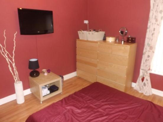 Master Bedroom (2)