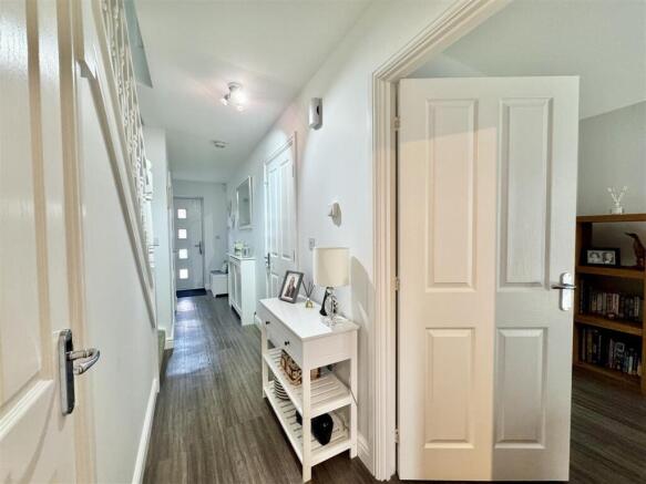 4 bed Semi-Detached for sale Image 8