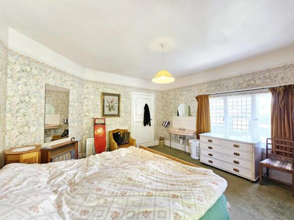 3 bed Flat for sale Image 10