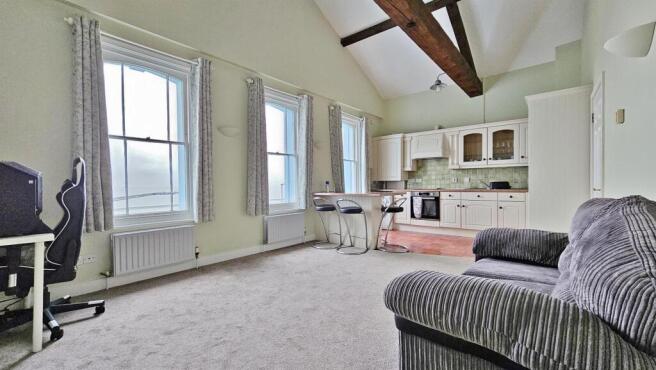 Lounge/Kitchen