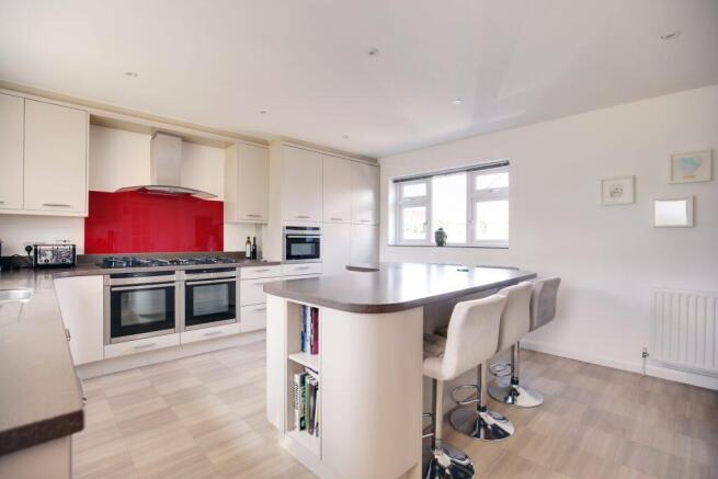 4 Bedroom Detached Family Home photo 4
