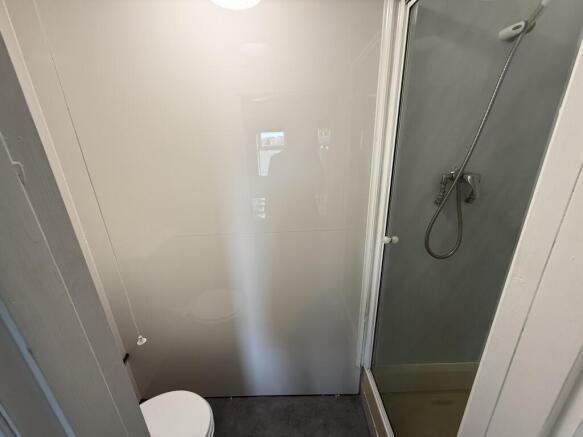 1 bed House Share to rent Image 4