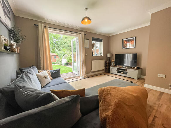 6 St Marys Close - Living area