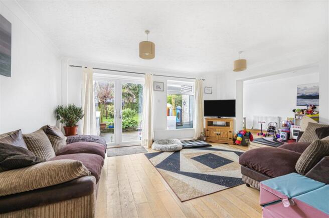 Lounge/Dining Room