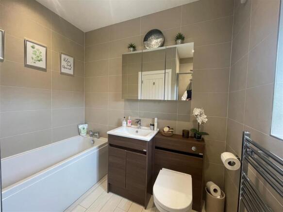 FAMILY BATHROOM