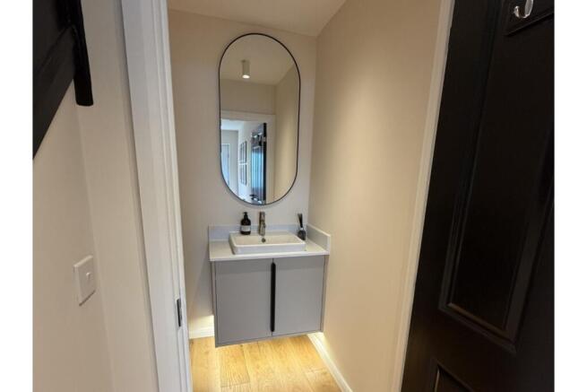 3 bed Semi-Detached for sale Image 7