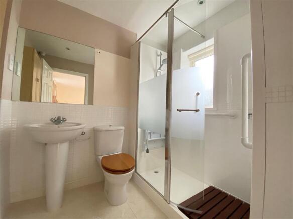 9 Millers en suite.jpg
