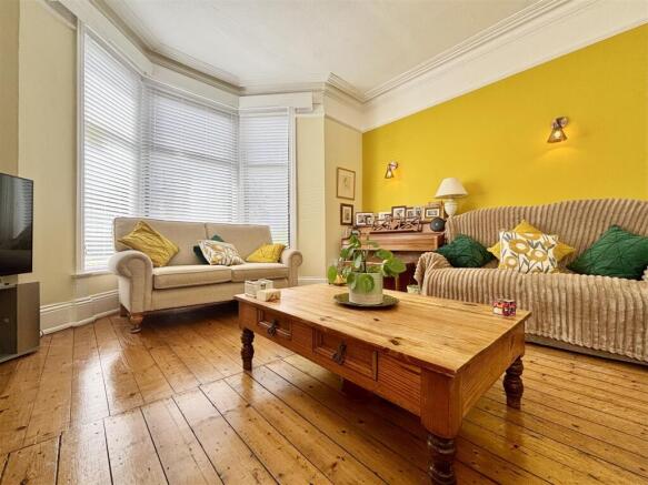 6 bed Semi-Detached for sale Image 4