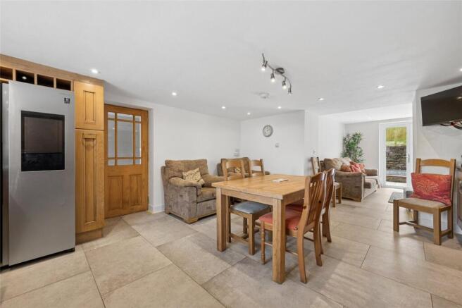 5 bed Detached for sale Image 7