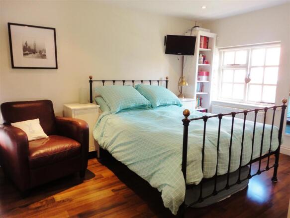 Bedroom 1.JPG