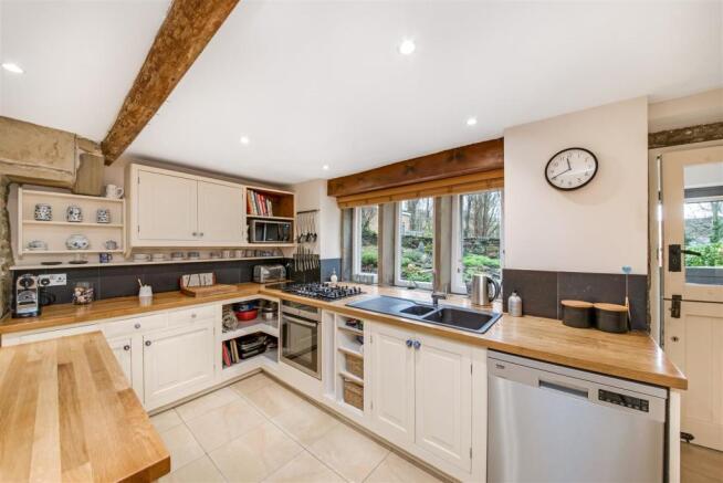 KITCHEN 3.jpg