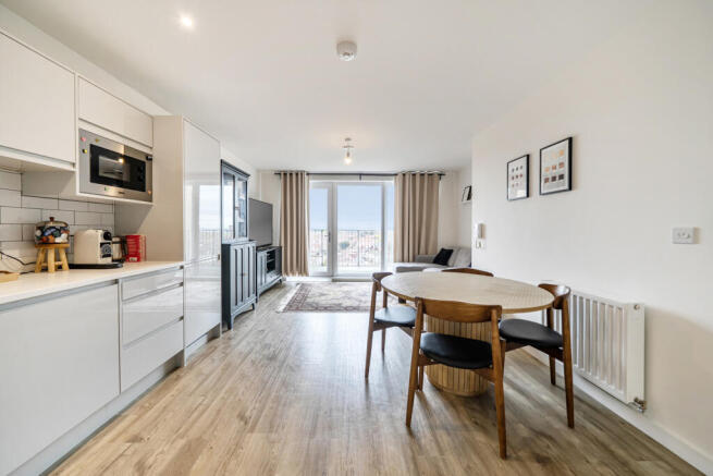 1439114-9-69cfb3a...