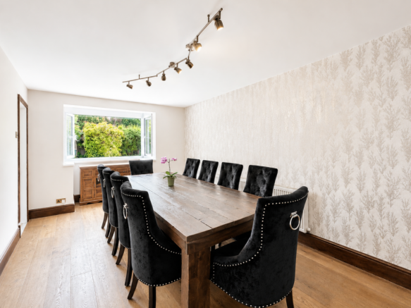 5 bed Detached for sale Image 7