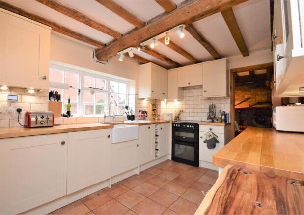 012 kitchen 2.JPG