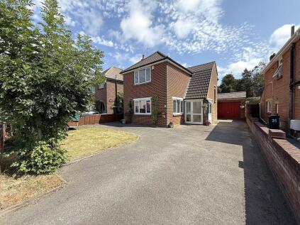 Milestone Road, Oakdale , Poole, BH15