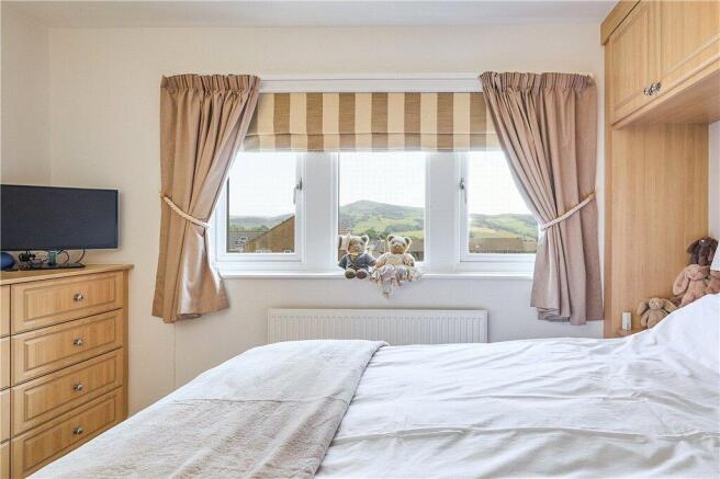4 bed Semi-Detached for sale Image 11