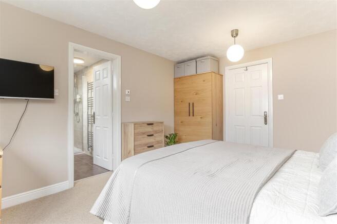 3 bed Town House for sale Image 12