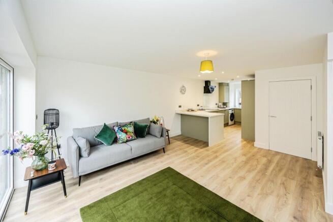 4 bed Semi-Detached for sale Image 11