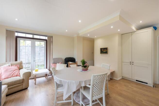 Brycedale Crescent, London, N14 photo 4
