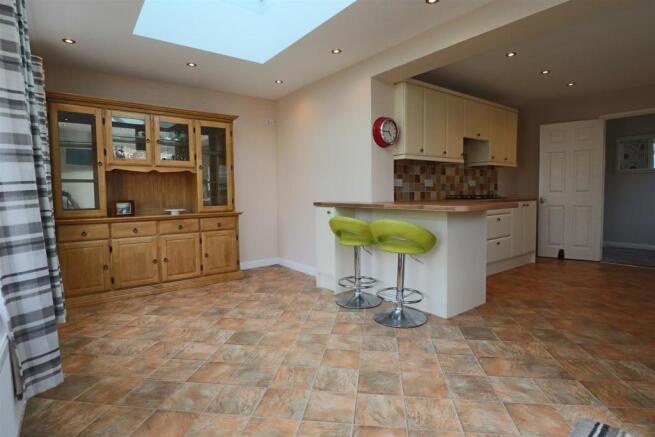 SUPERB EXTENDED KITCHEN/DINER FAMILY ROOM