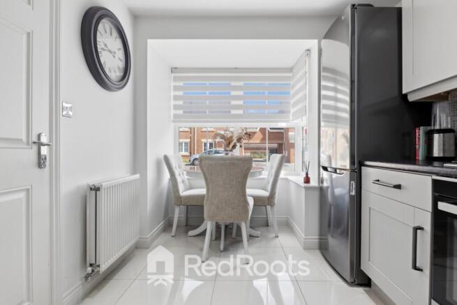 4 bed Semi-Detached for sale Image 5
