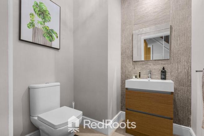 5 bed Detached for sale Image 12