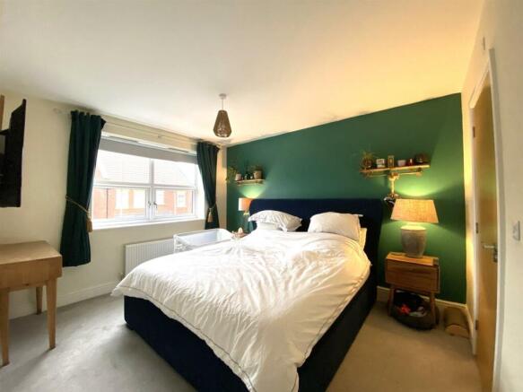 bed1.jpg