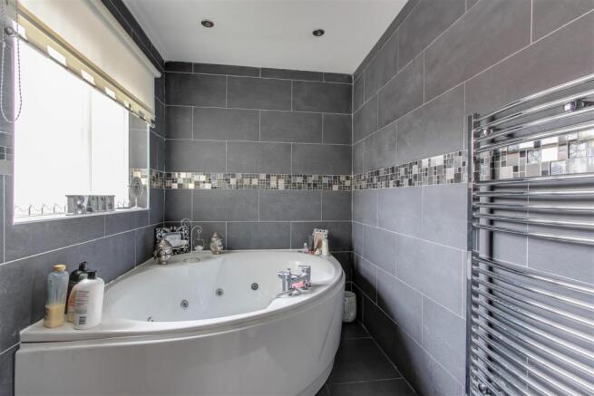 23 Whitland Way-17.jpg
