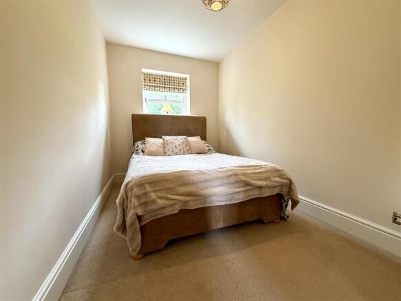 4 bed Town House for sale Image 12