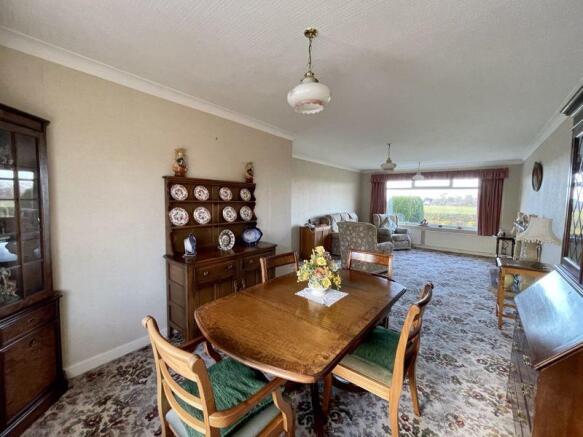 Living Room/ D...