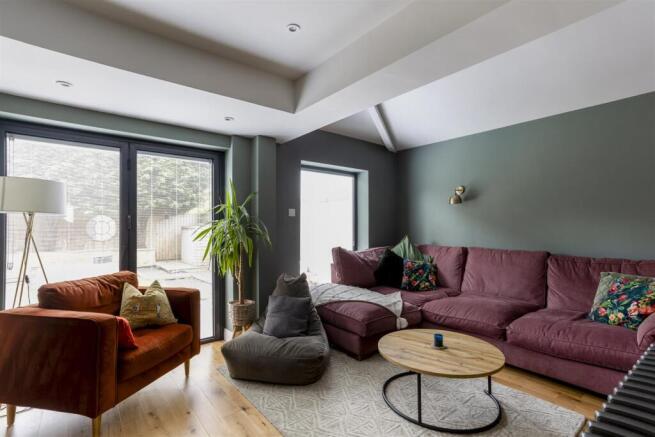 4 bed Semi-Detached for sale Image 6