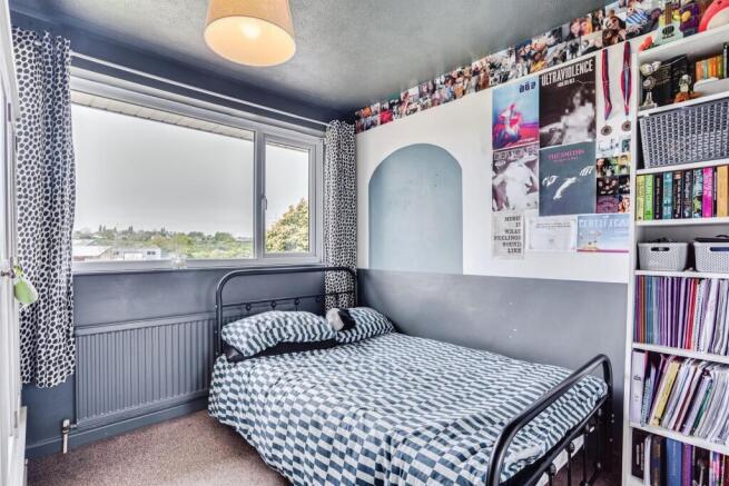 4 bed Semi-Detached for sale Image 11