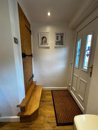 2 bed Terraced to rent Image 6