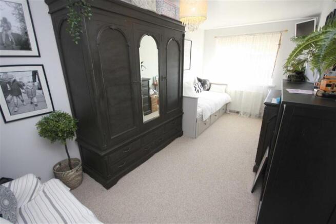 FRONT DOUBLE BEDROOM ONE