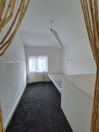 3 bed Flat to rent Image 5