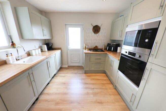 3 bed Semi-Detached for sale Image 4