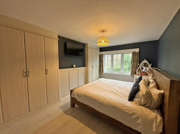 4 bed Semi-Detached for sale Image 11