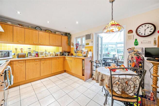 Aris Way, Buckingham, Buckinghamshire photo 4