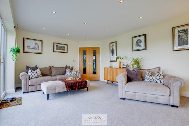 5 bed Detached for sale Image 5