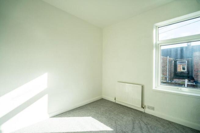 2 bed Terraced to rent Image 8