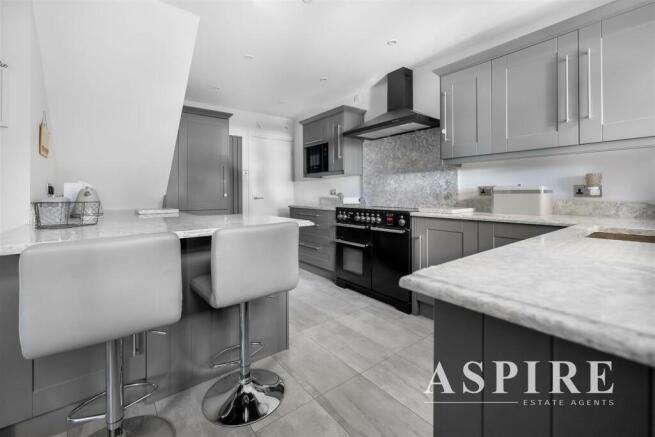 Aspire Estate Agents ss826.jpg