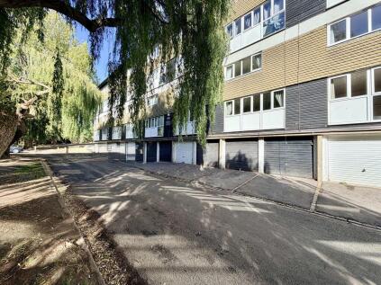Huge Maisonette - No Chain