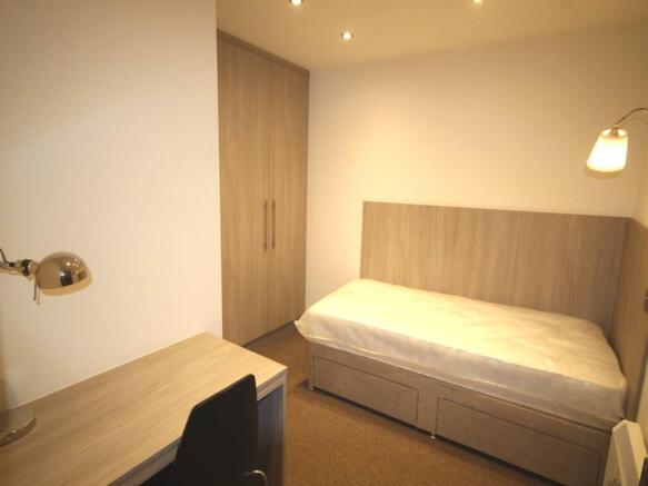 2 bed Flat to rent Image 5