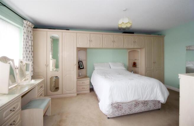 6015_Fern Close.jpg